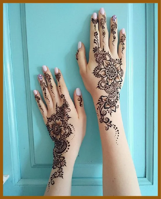 Stylish Back Hand Minimal Pattern With Bold Lines Stylish Back Hand Mehndi Design